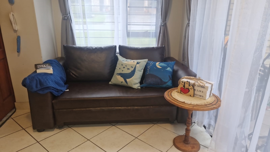 To Let 3 Bedroom Property for Rent in Wavecrest Eastern Cape